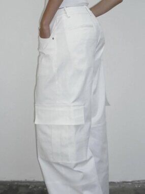 RELAXED WHITE DENIM CARGO PANTS 🤍